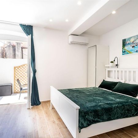 קאבטאט Apartments Marta מראה חיצוני תמונה