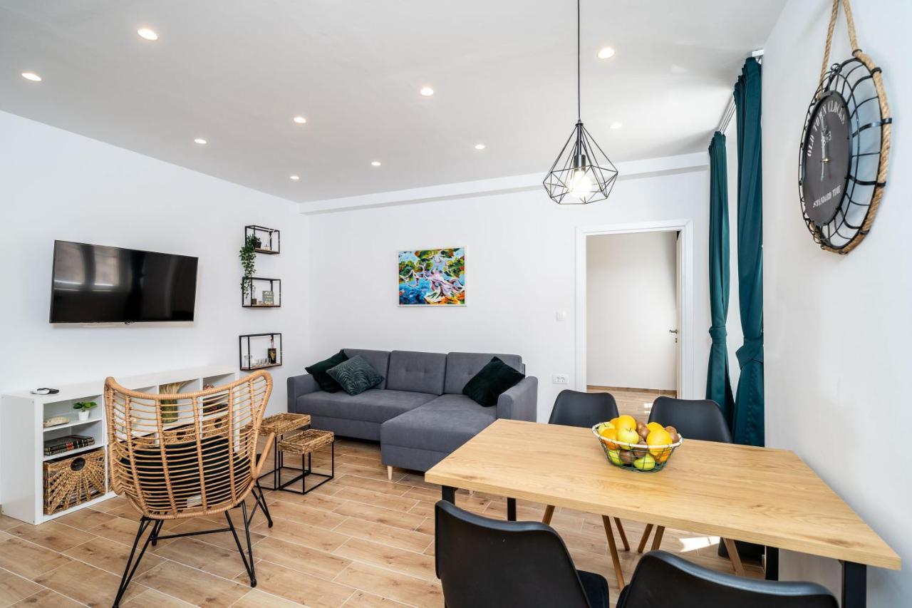 קאבטאט Apartments Marta מראה חיצוני תמונה