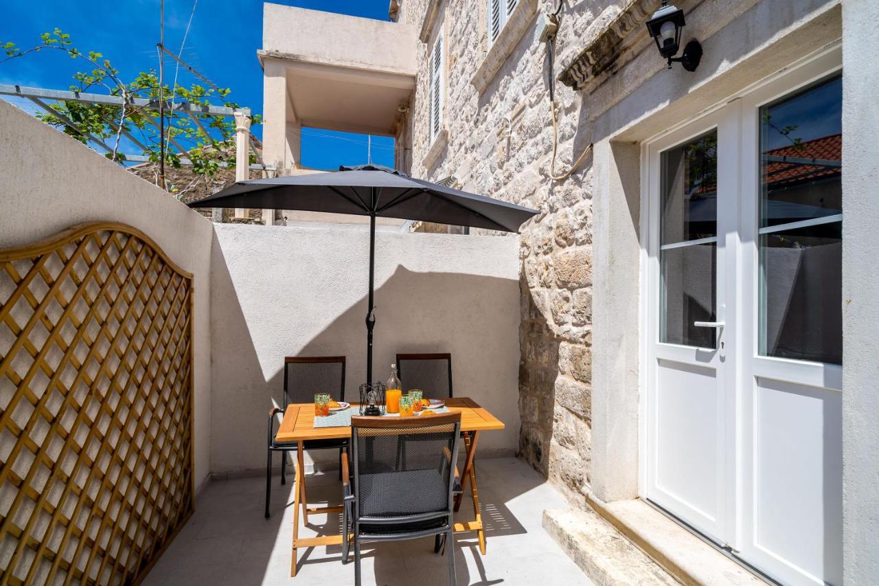 קאבטאט Apartments Marta מראה חיצוני תמונה