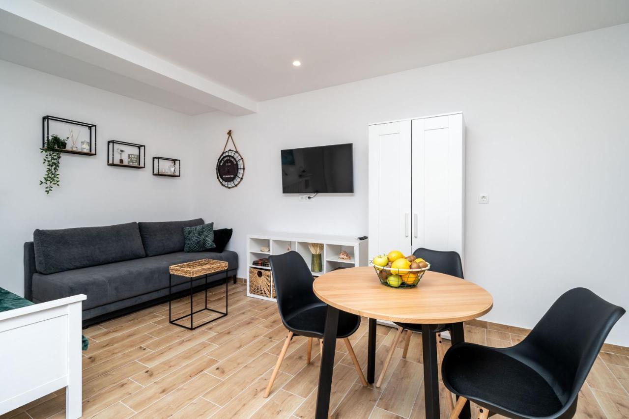 קאבטאט Apartments Marta מראה חיצוני תמונה