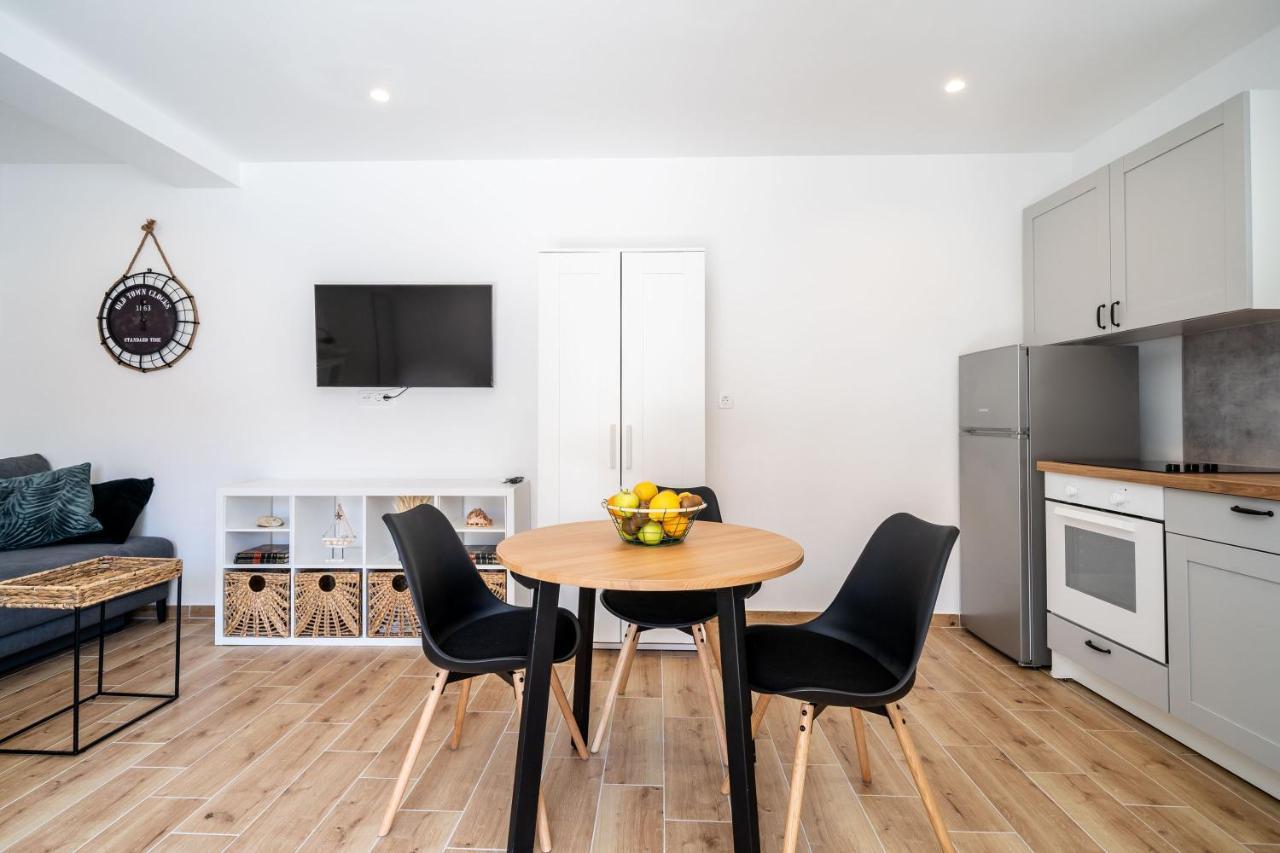 קאבטאט Apartments Marta מראה חיצוני תמונה