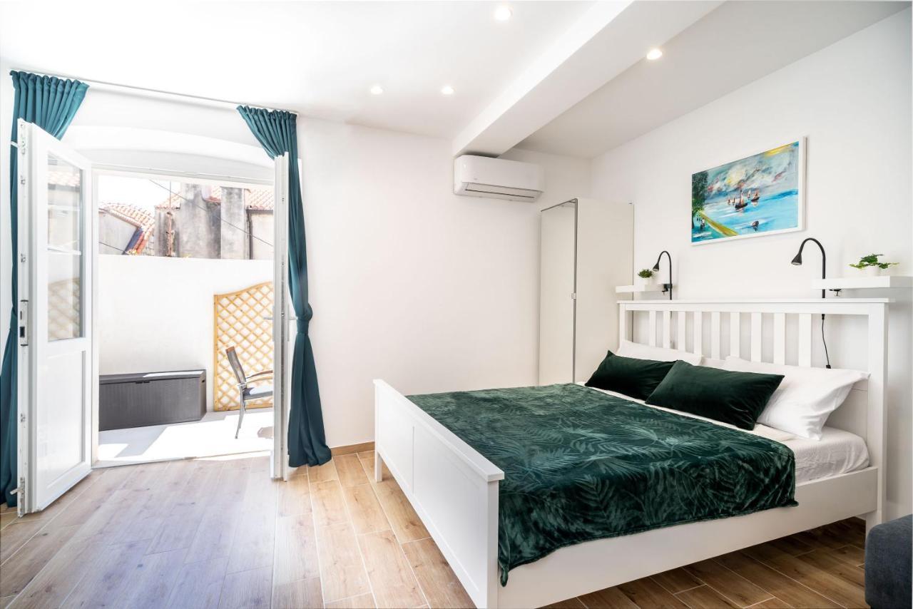 קאבטאט Apartments Marta מראה חיצוני תמונה