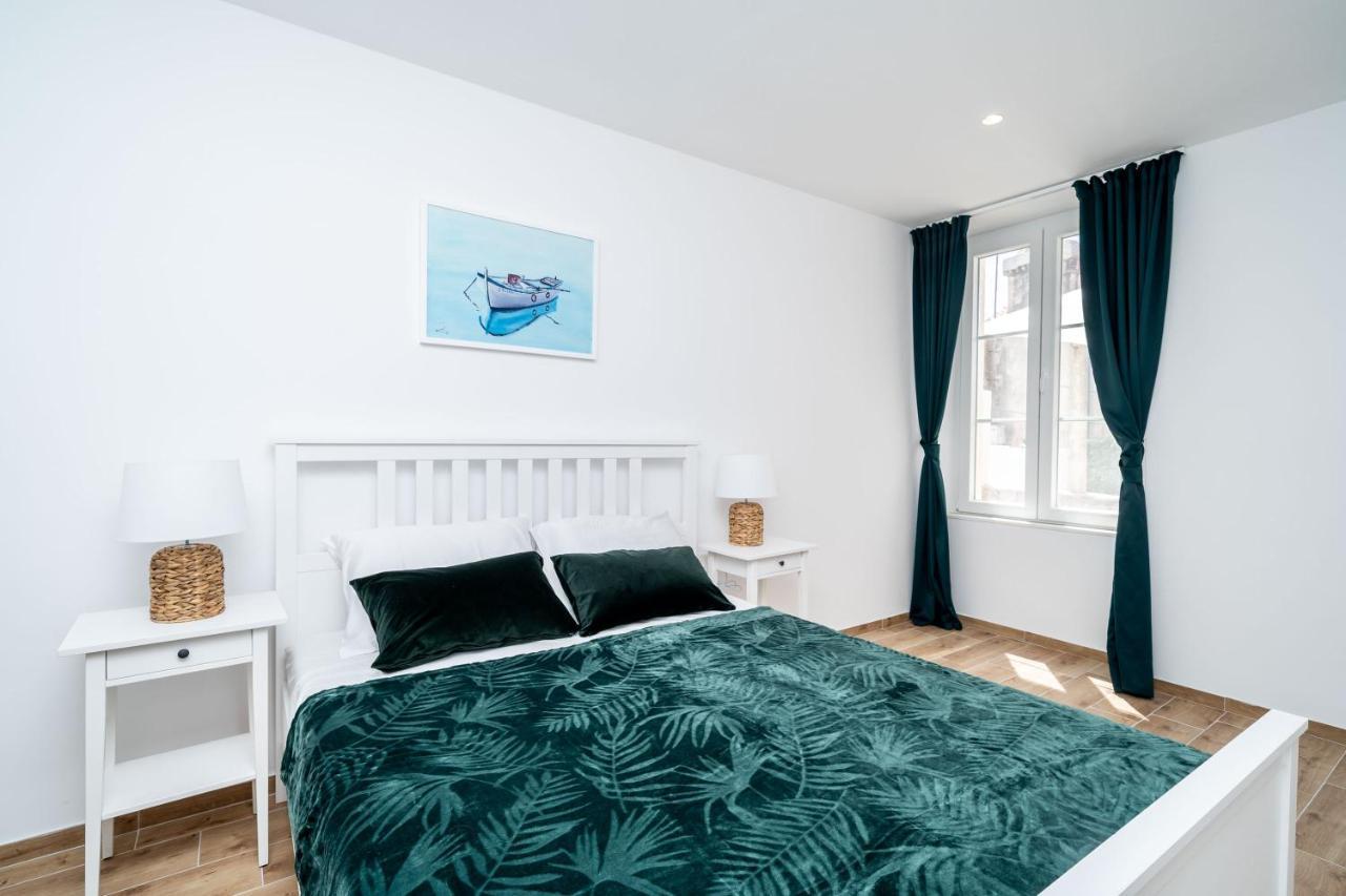 קאבטאט Apartments Marta מראה חיצוני תמונה