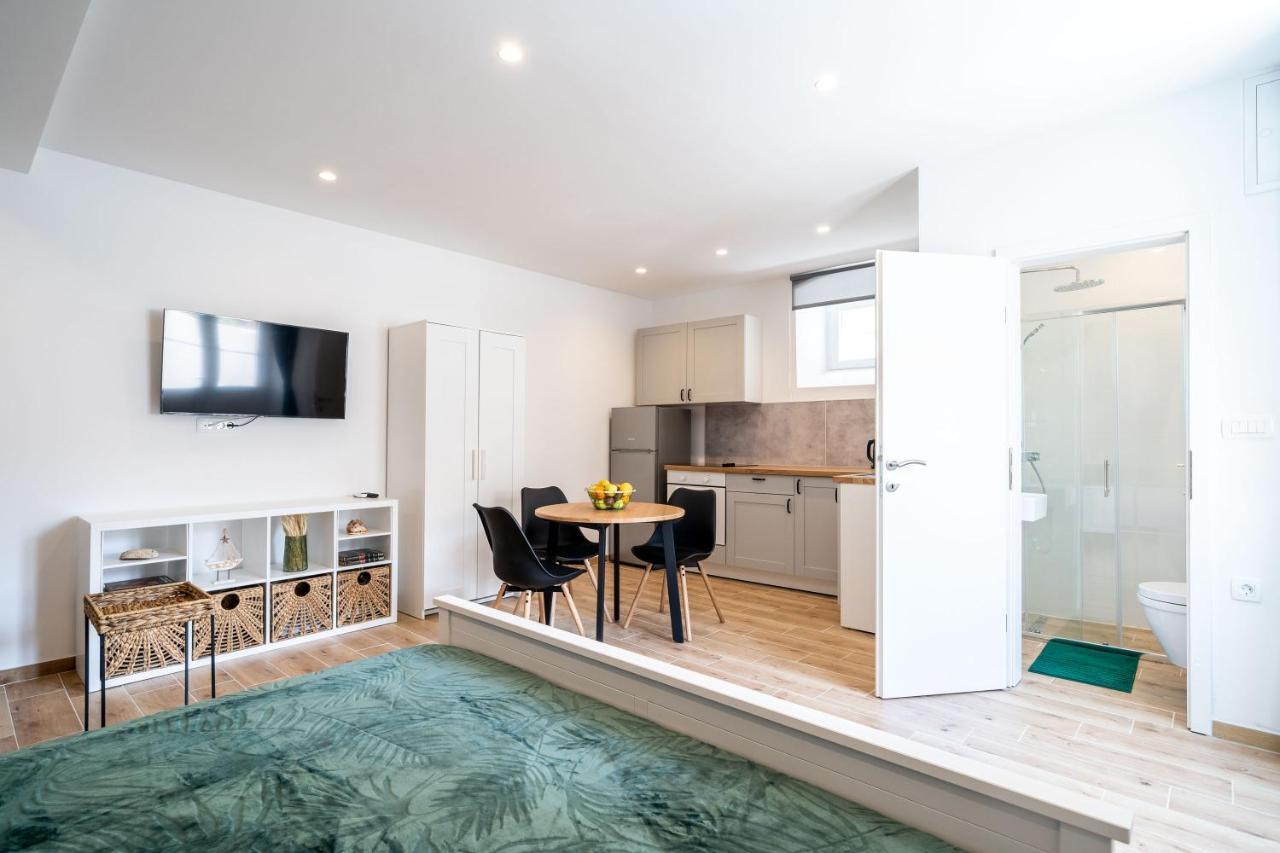 קאבטאט Apartments Marta מראה חיצוני תמונה