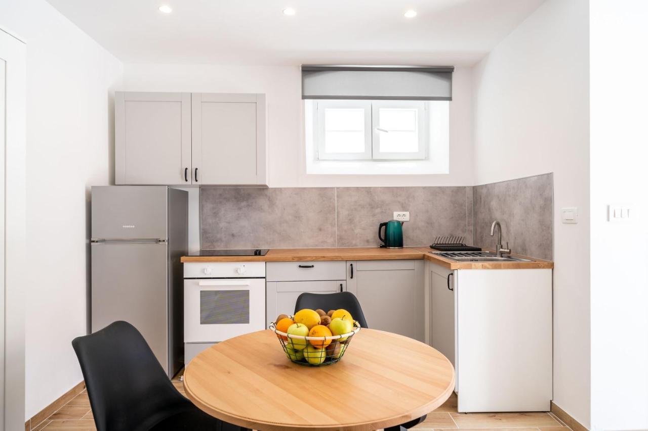 קאבטאט Apartments Marta מראה חיצוני תמונה
